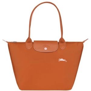 Longchamp Medium Le
Pliage Club Shoulder
Tote
